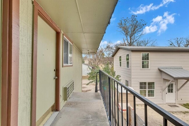 Photo - 400 W 34th St Apartment Unit 204