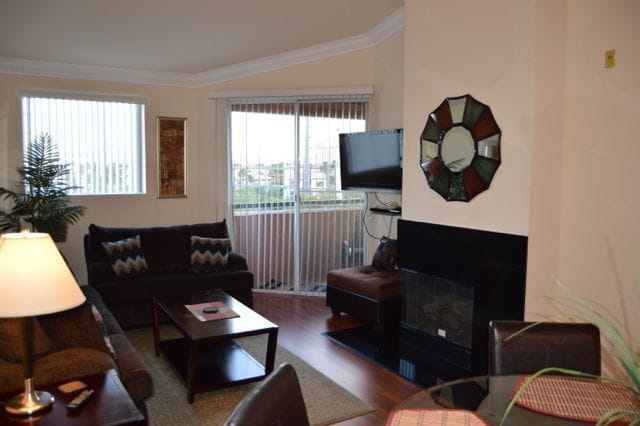 Photo - Meridian Upgraded Top Floor 1 Bed | 1 Bath Unit (Vinyl Flooring in Bedroom Area)