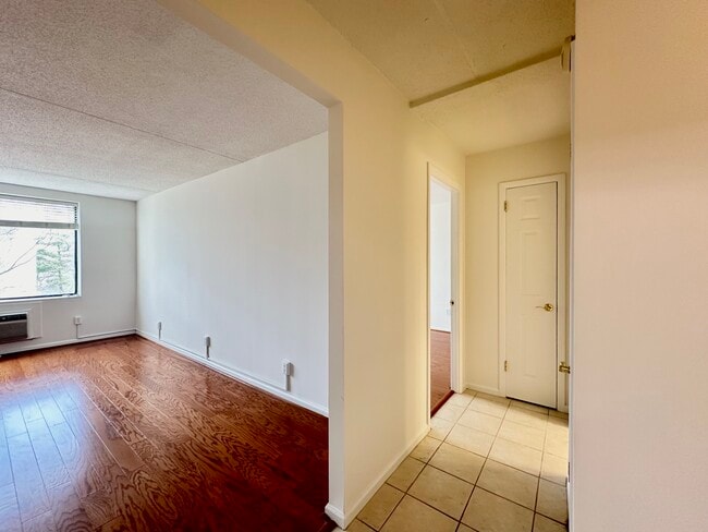 Photo - 1525 E Putnam Ave Unit 407