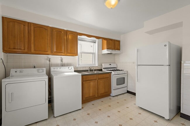 Photo - 520 Schuyler Ave Unit 2