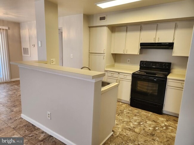 Photo - 14005 Lord Marlborough Pl Unidad 21-5