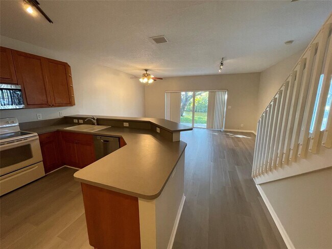 Photo - 7423 SW 8th St