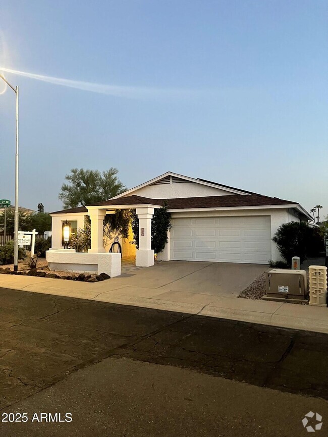 Building Photo - 303 W Fellars Dr Rental