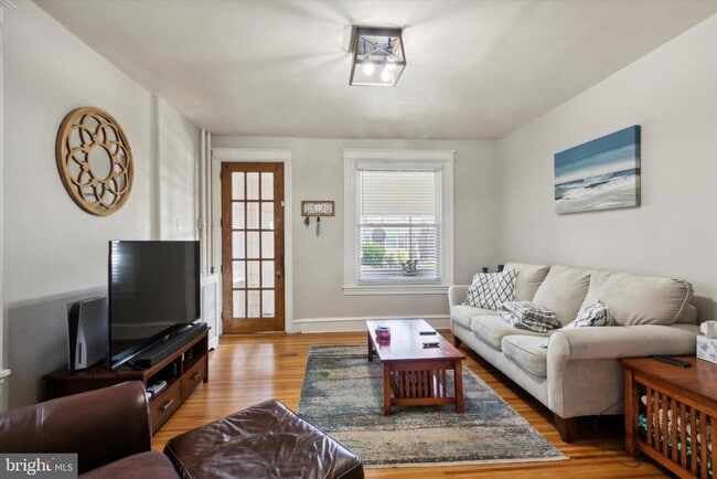 Photo - 470 Shurs Ln
