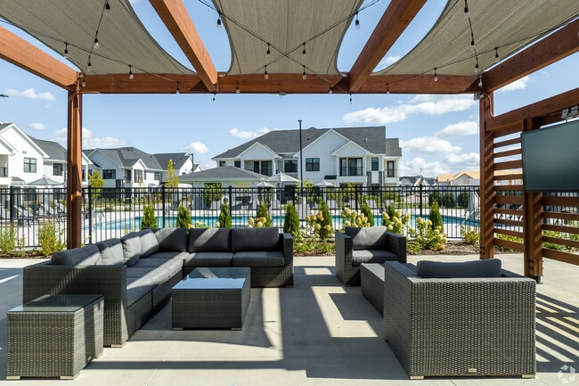 Seasons at Elgin Outdoor Pergola Lounge