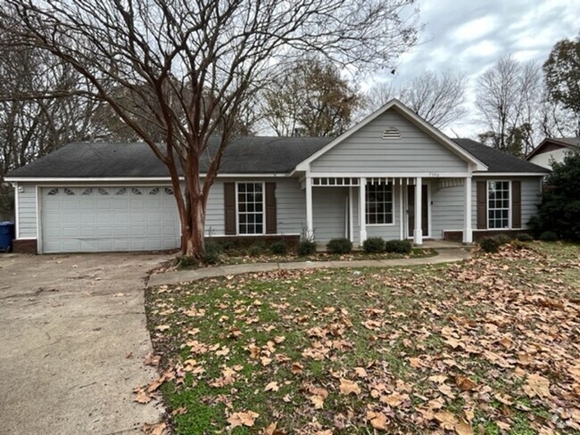 Building Photo - Renovated 3 Bedroom 2 Bath Home with 2 Car...