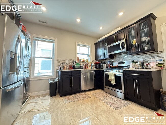 Building Photo - 83 Newbury St