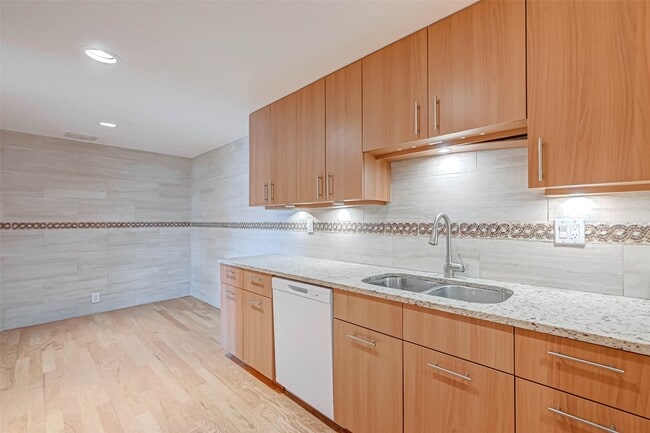 Photo - 2001 Holcombe Blvd