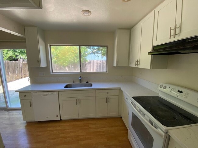 Photo - 3 Bedroom 2 Bathroom Home In Rosemont Open House Friday April 3rd 4-5 PM