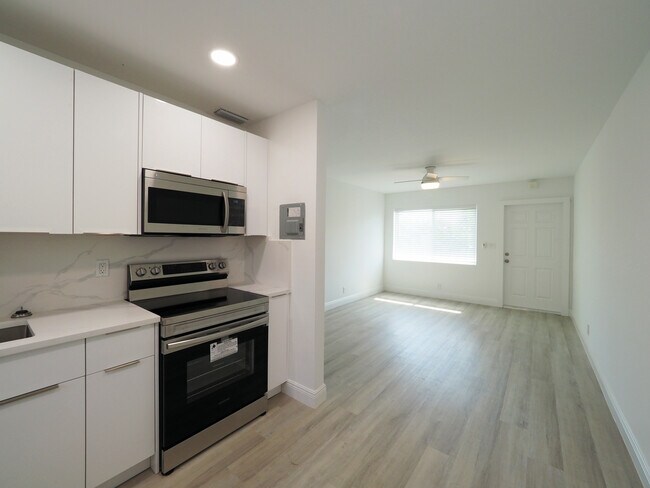 Photo - Oakland Palm Apartments