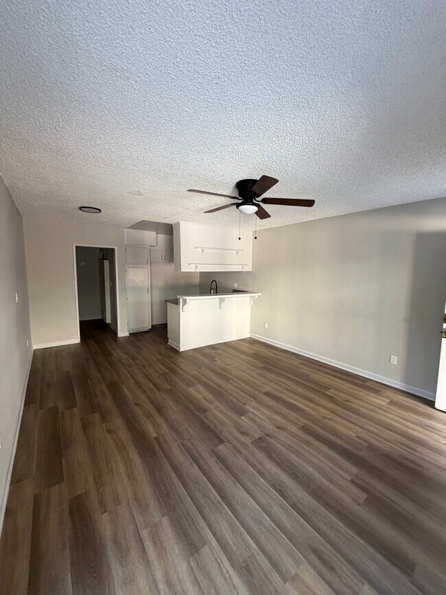 1443 W 105th St Unit 5