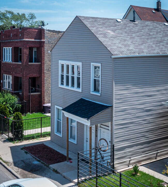 Photo - 3819 W Diversey Ave Unidad 1R