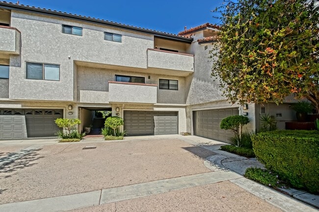 Building Photo - PARTIALLY REMODELED, BRIGHT & SPACIOUS, END-UNIT POOLFRONT TOWNHOUSE W/ SPACIOUS & PRIVATE PATIO ...
