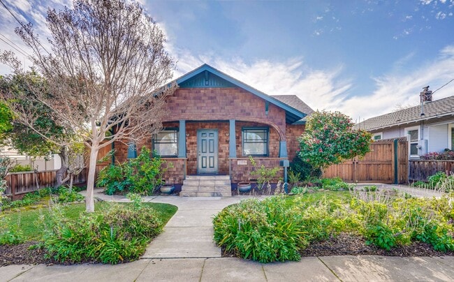 Building Photo - Quaint and Cozy One-Story Craftsman-style Home nestled in the sought-after Sunnyvale neighborhood...