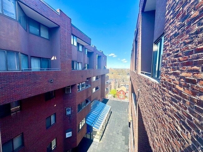 Photo - 147 Kelton St Unit 715