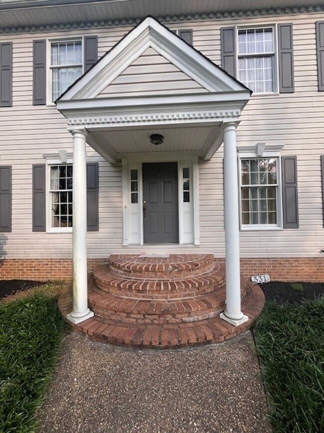 Photo - 3-bedroom! Garage Space & Privacy! Look no further...