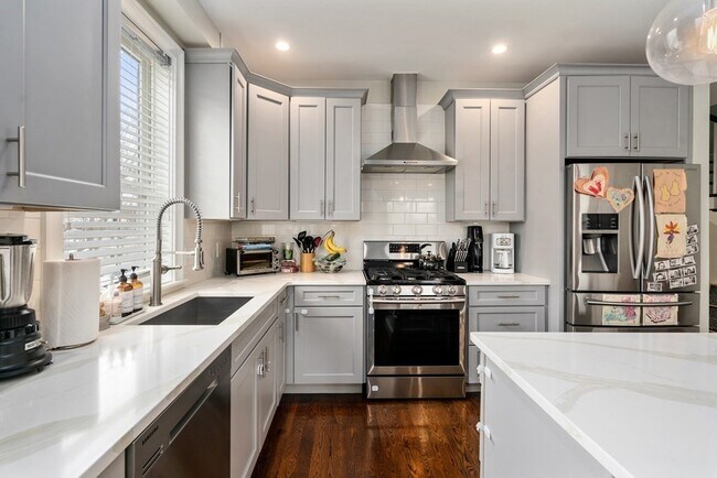 Photo - 884 Adams St Unit #3