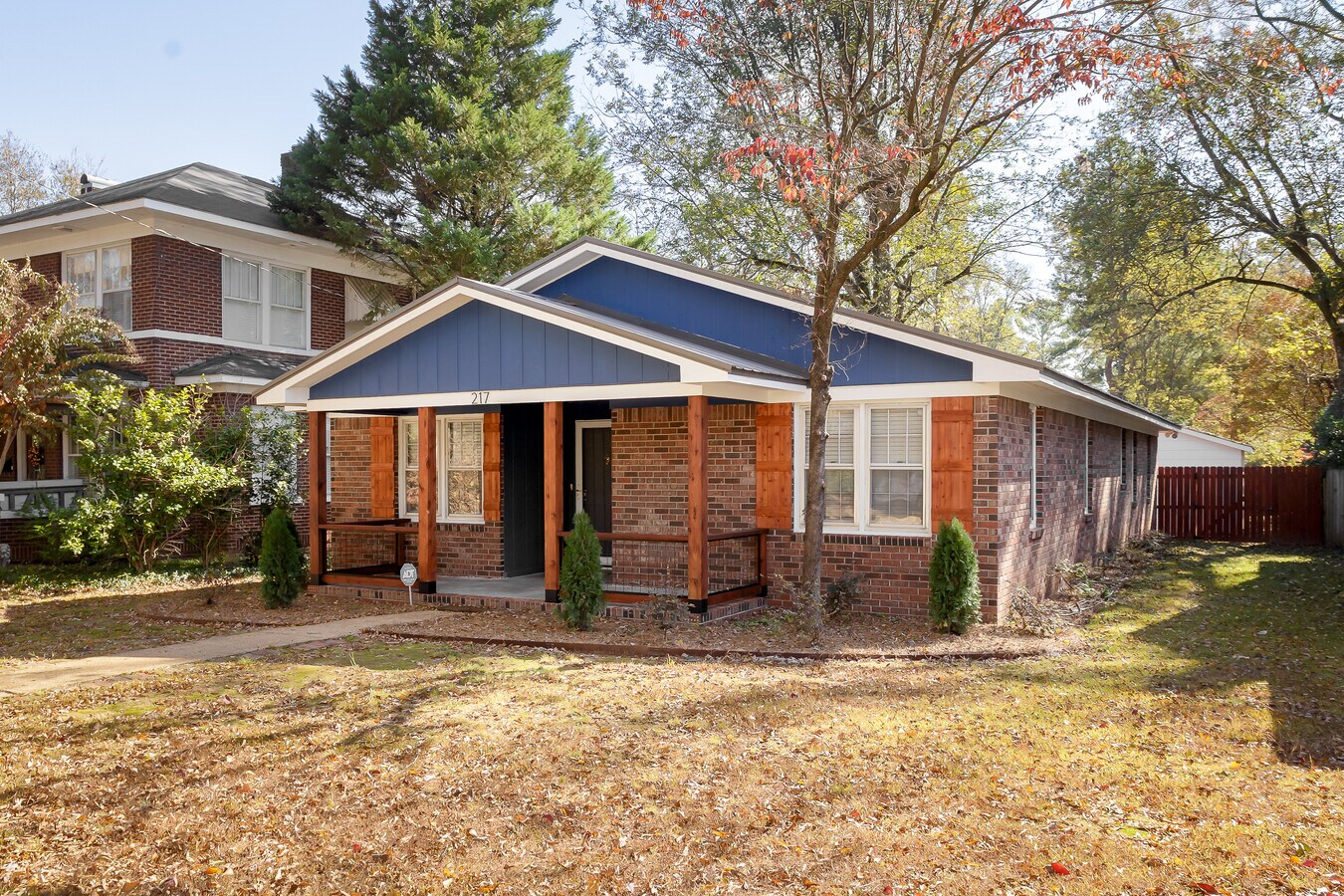 Photo - 217 W Lelia St