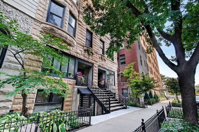 Building Photo - 82 E Elm St Unit 1