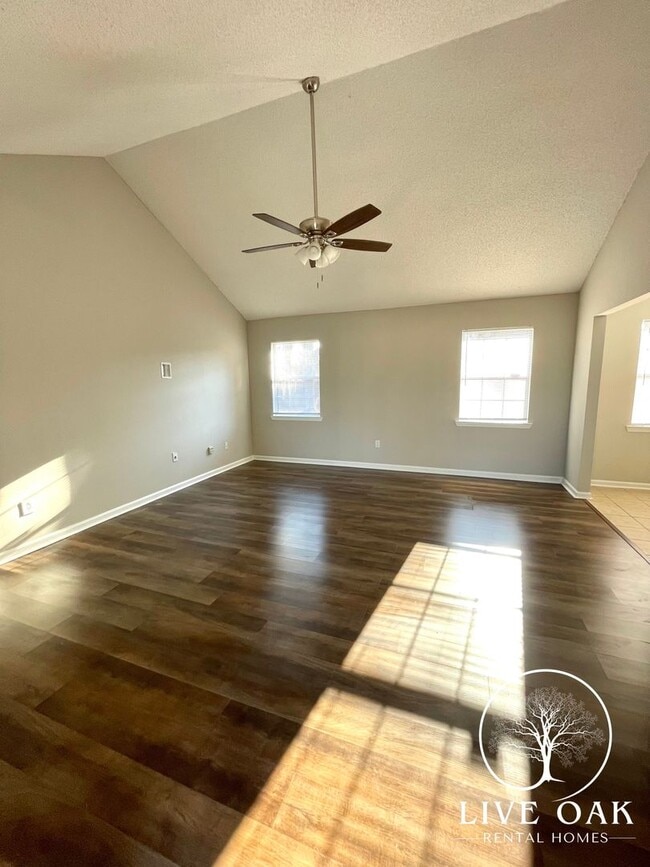 Photo - 619 Sabreena Cir