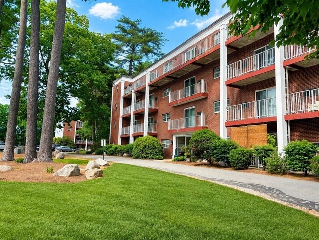 Building Photo - 25 Greentree Ln Unit 43