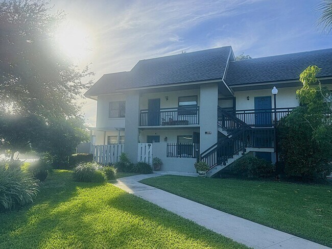 Building Photo - 2018 SW 29th Ct Unit 6-B-2