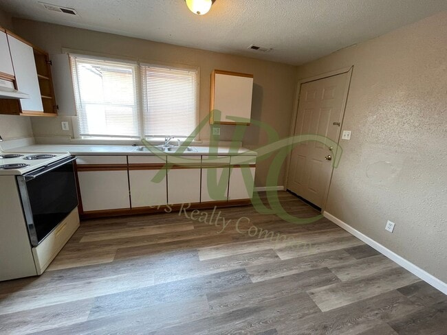 Photo - 511 W 12th St Unit D