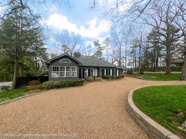 Building Photo - 123 N Palisades Dr