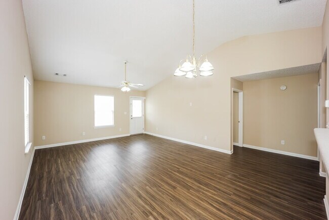 Photo - 2167 Red Oak Cir
