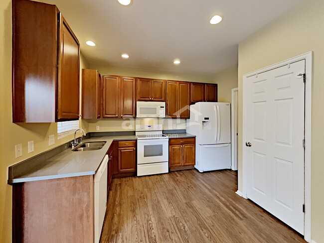 Photo - 209 Homestead Way