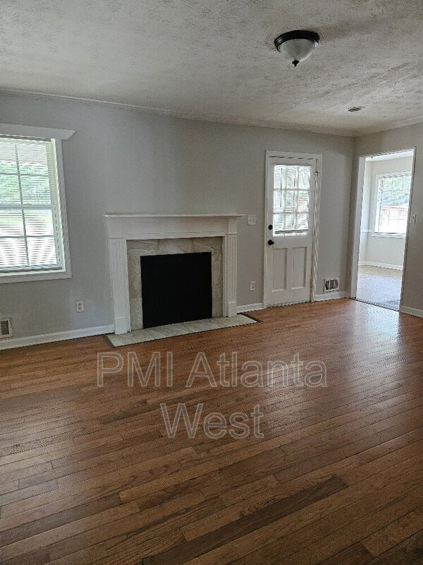 Photo - 2250 Sandgate Cir SW