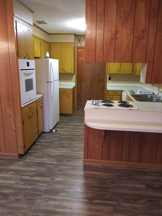 Kitchen - 509 Maxine Ave Unit A