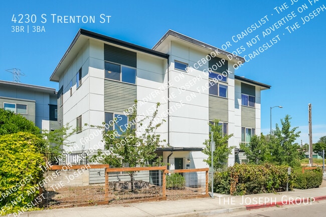 Building Photo - 4230 S Trenton St