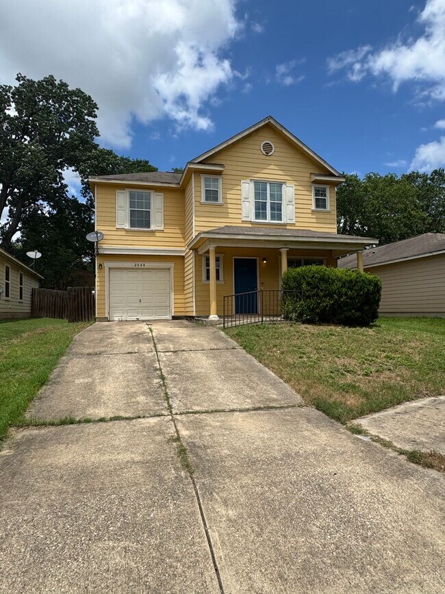 Photo - 3 BR/2.5BA | Single Family Home | 1-Car Garage | Fenced backyard!