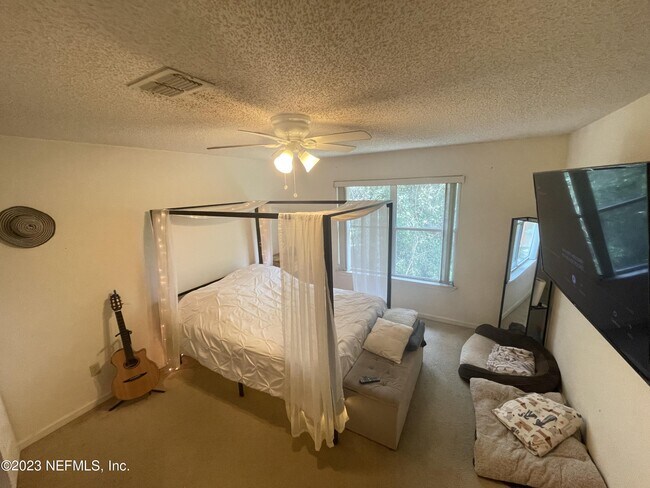 2211 Rosewood Dr