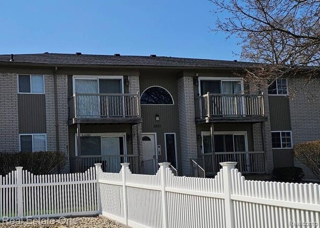 Building Photo - 3551 W 14 Mile Rd Unit 3
