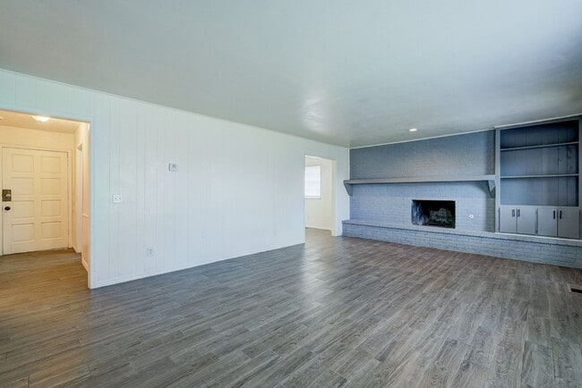 Photo - 3 bedroom 2.5 bath - NW Highway and Rockwell