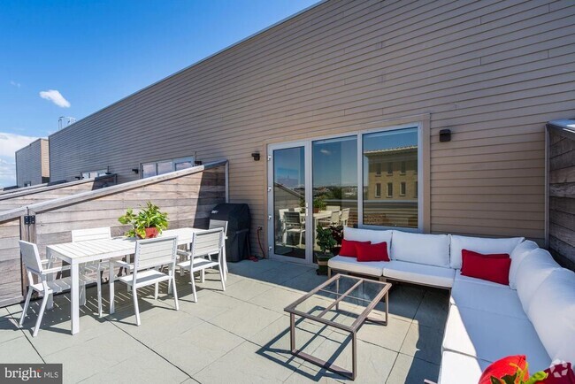 Building Photo - 1311 13th St NW Unit 602 (PH2) Rental