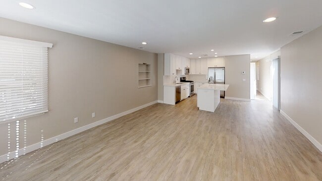 Photo - 5BD/3BA, Private Fenced Yard!!