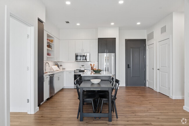 2BR, 2BA - 1,068SF - Kitchen