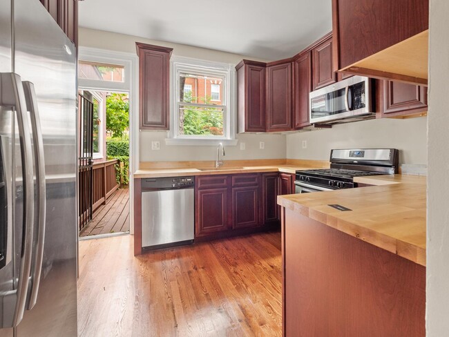 Photo - 155 U St NW