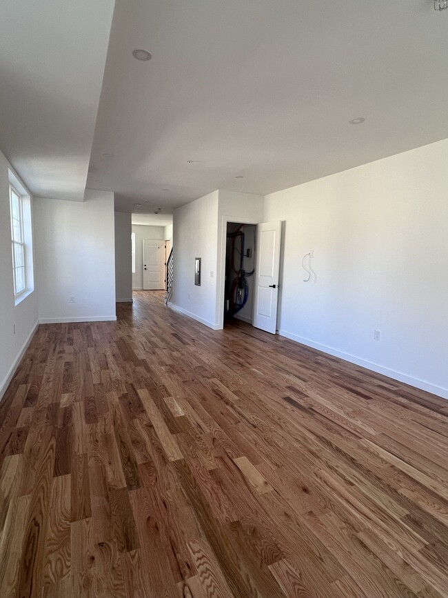 Photo - 125 Broughton Ave Unidad 1