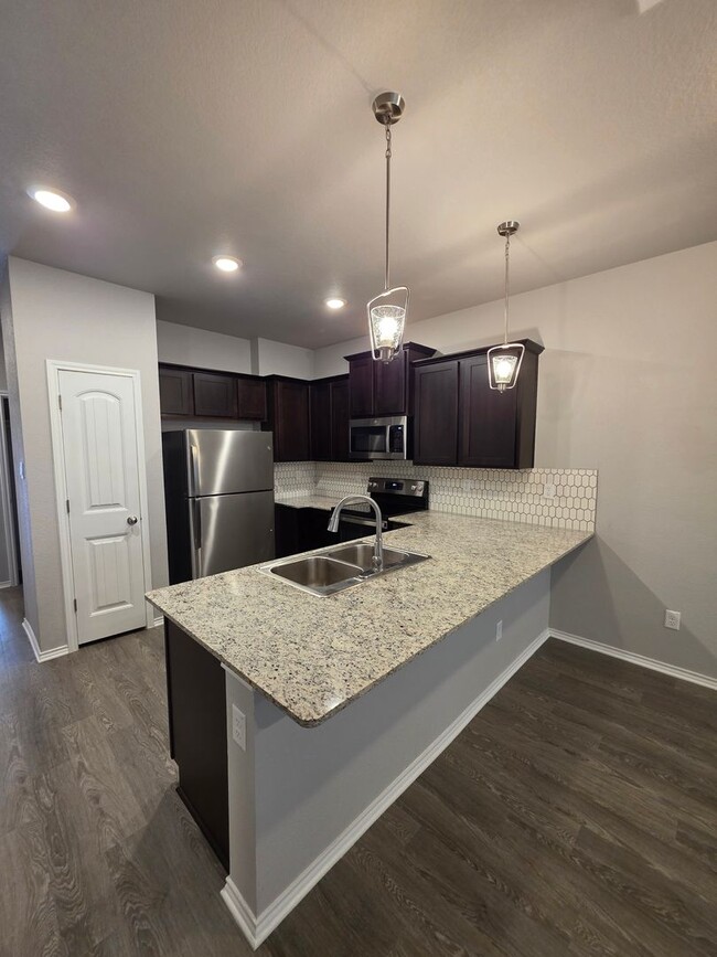 Photo - 3 Bedroom / 2 Bathroom Townhome – Copperas Cove - MOVE IN READY