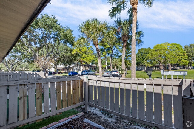 1BR, 1BA - 576SF - Patio
