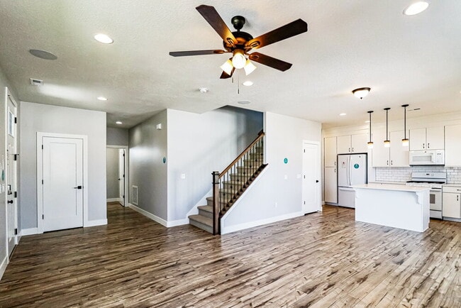 Photo - 1611 W Parkview Dr