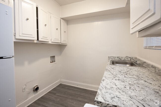 2BR, 1.5BA - 1,169SF - Kitchen