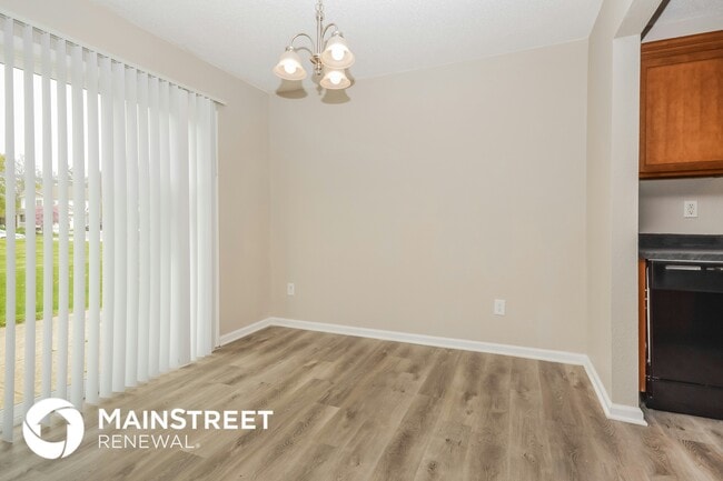 Photo - 536 New Moon St