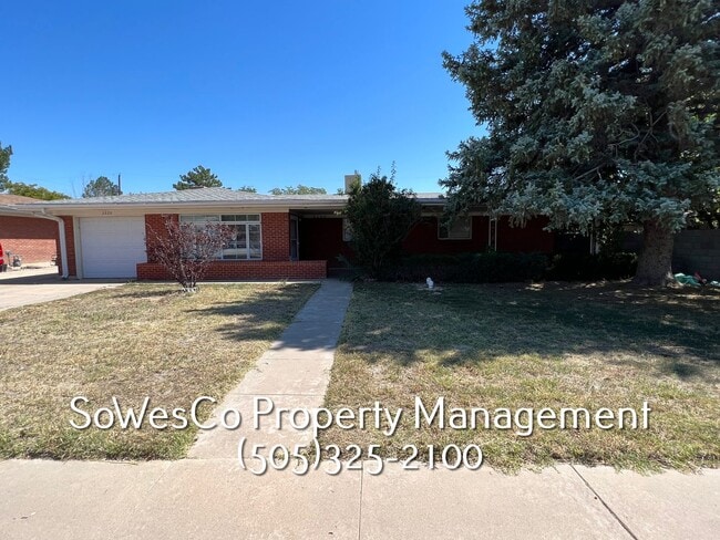 Building Photo - 3 Bedroom 2 Bath, Newer Flooring, Paint & ... Rental