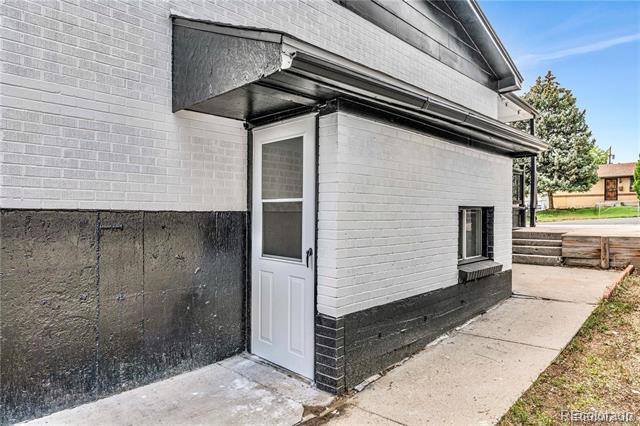 Photo - 888 Wolff St