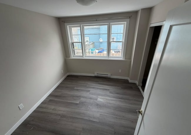 Photo - 142 Brock St Unit 3